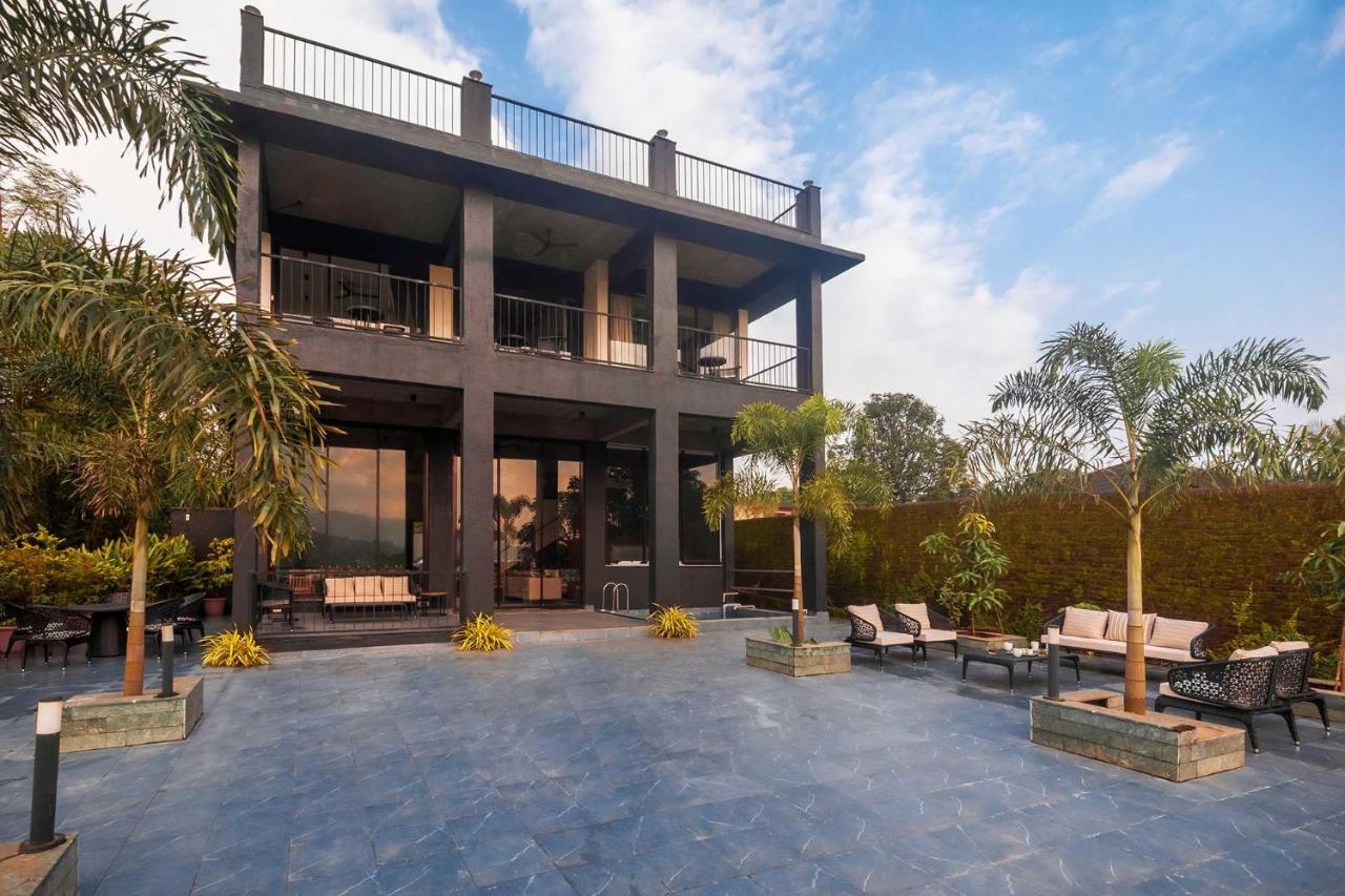 Sunset Boulevard By Stayvista - Lakeside Villa With Pet-Friendly Ambiance, Deck, Terrace, Plunge Pool & Modern Flair カルジャット エクステリア 写真
