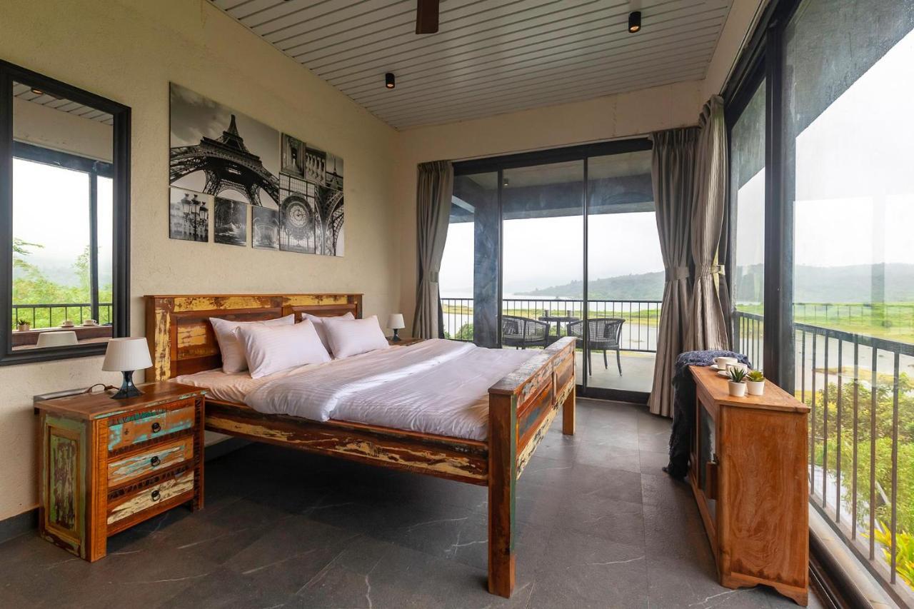 Sunset Boulevard By Stayvista - Lakeside Villa With Pet-Friendly Ambiance, Deck, Terrace, Plunge Pool & Modern Flair カルジャット エクステリア 写真