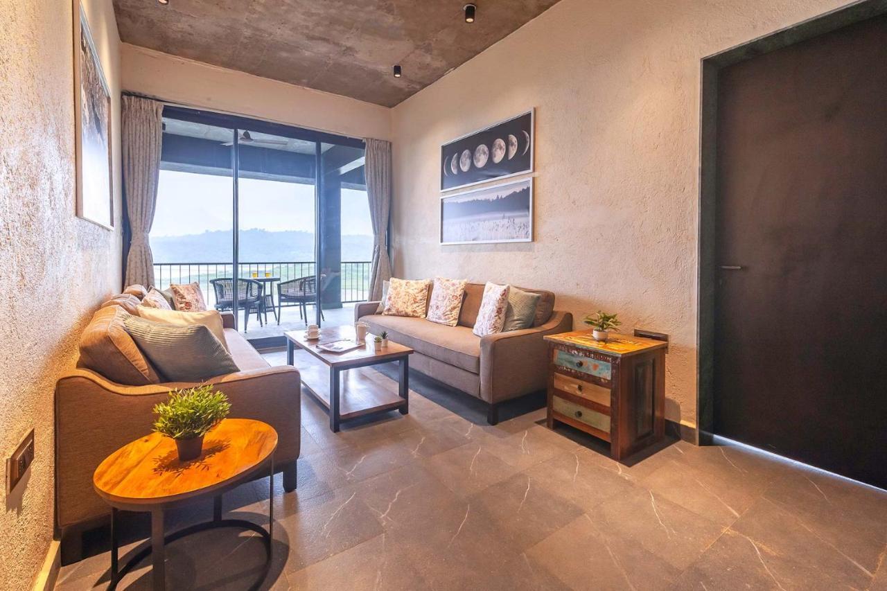 Sunset Boulevard By Stayvista - Lakeside Villa With Pet-Friendly Ambiance, Deck, Terrace, Plunge Pool & Modern Flair カルジャット エクステリア 写真