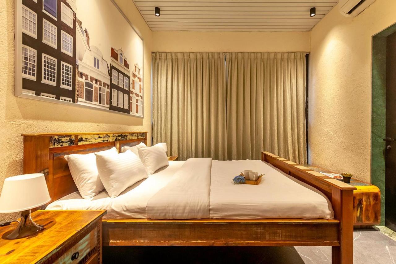 Sunset Boulevard By Stayvista - Lakeside Villa With Pet-Friendly Ambiance, Deck, Terrace, Plunge Pool & Modern Flair カルジャット エクステリア 写真