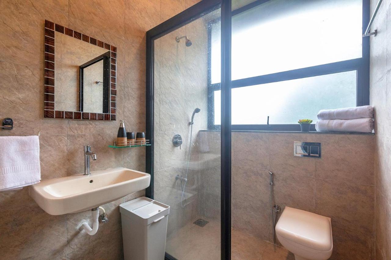 Sunset Boulevard By Stayvista - Lakeside Villa With Pet-Friendly Ambiance, Deck, Terrace, Plunge Pool & Modern Flair カルジャット エクステリア 写真