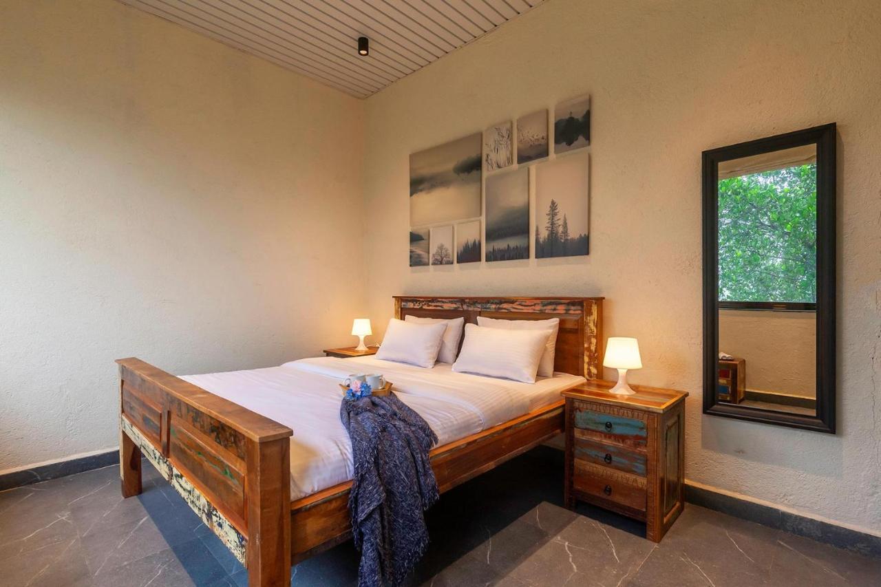 Sunset Boulevard By Stayvista - Lakeside Villa With Pet-Friendly Ambiance, Deck, Terrace, Plunge Pool & Modern Flair カルジャット エクステリア 写真