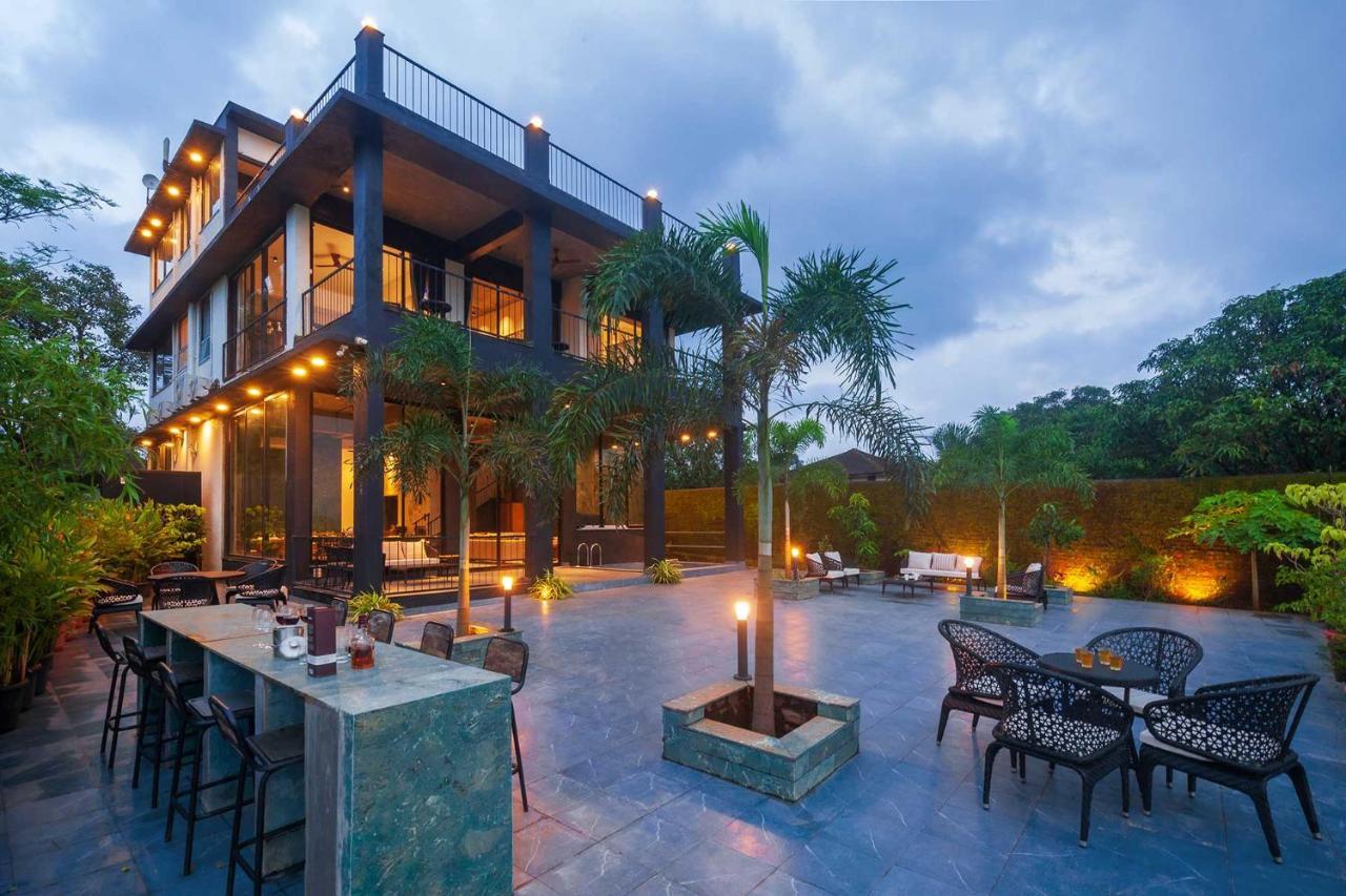 Sunset Boulevard By Stayvista - Lakeside Villa With Pet-Friendly Ambiance, Deck, Terrace, Plunge Pool & Modern Flair カルジャット エクステリア 写真