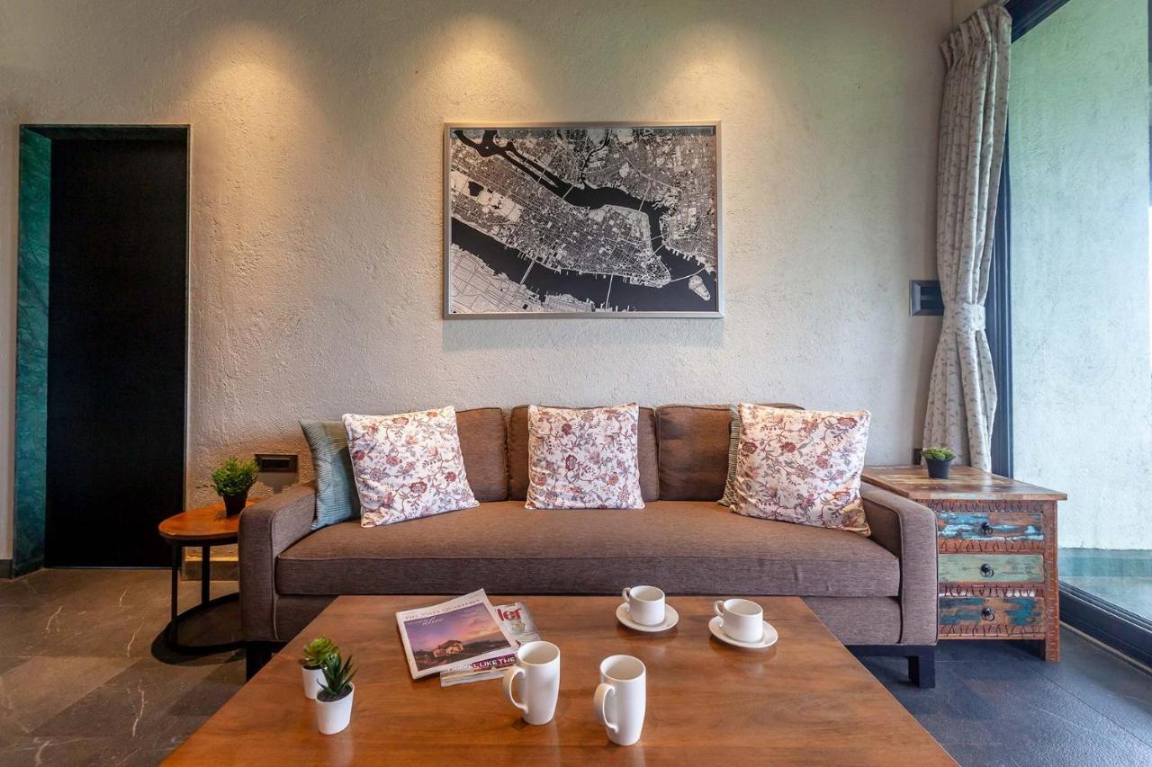 Sunset Boulevard By Stayvista - Lakeside Villa With Pet-Friendly Ambiance, Deck, Terrace, Plunge Pool & Modern Flair カルジャット エクステリア 写真