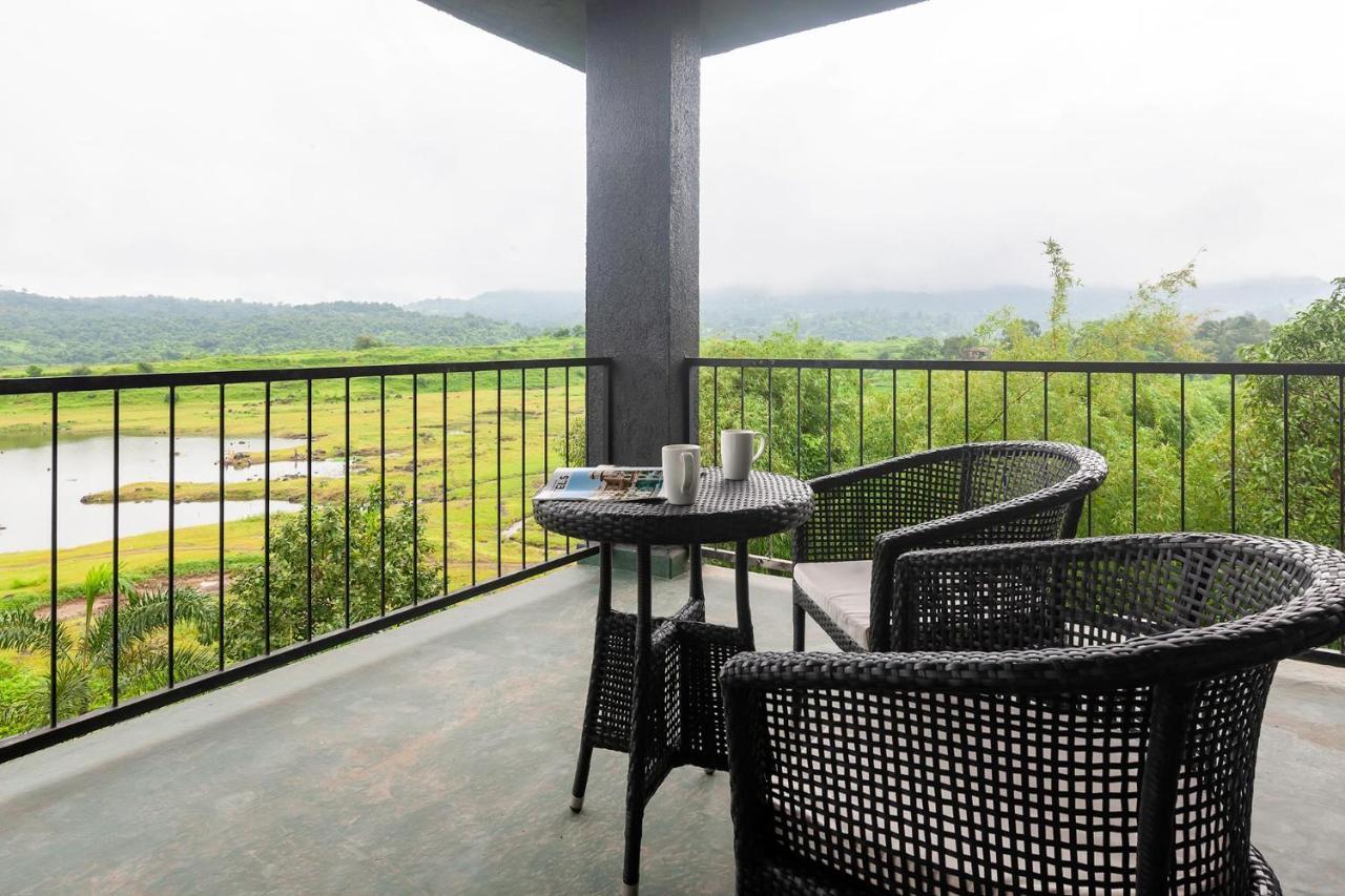 Sunset Boulevard By Stayvista - Lakeside Villa With Pet-Friendly Ambiance, Deck, Terrace, Plunge Pool & Modern Flair カルジャット エクステリア 写真