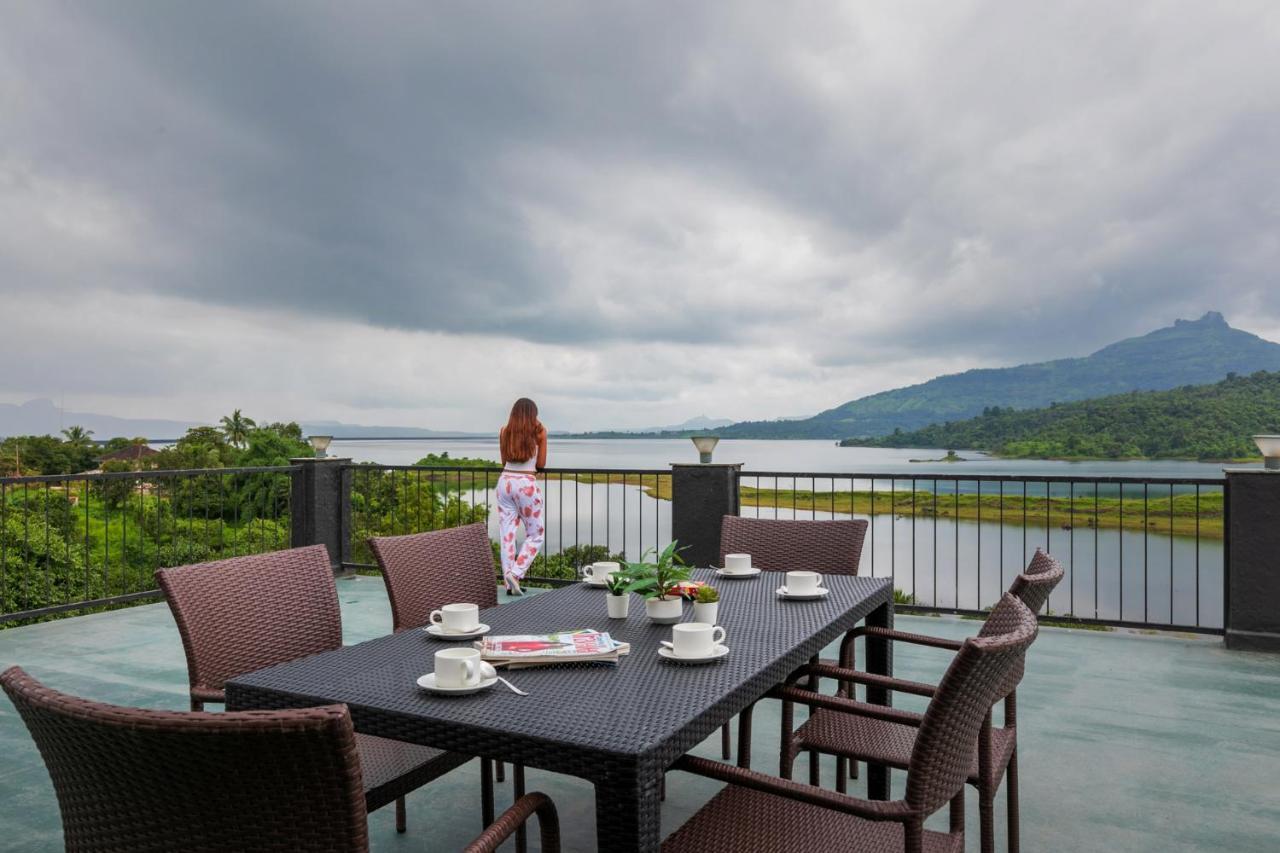 Sunset Boulevard By Stayvista - Lakeside Villa With Pet-Friendly Ambiance, Deck, Terrace, Plunge Pool & Modern Flair カルジャット エクステリア 写真